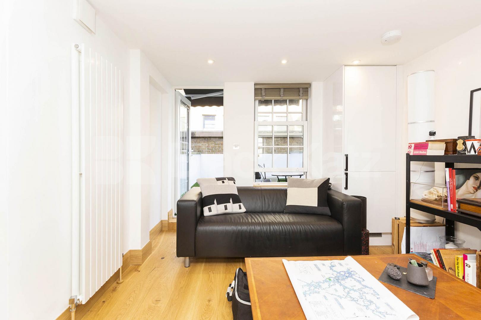 Newly refurbished 1 bedroom with large terrace located in Zone 1 Angel Chapel Market, Angel